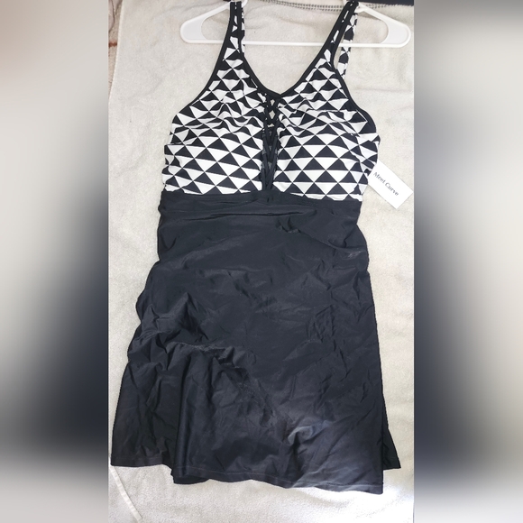 Black and White Geometric One-Piece Swimsuit - Picture 1 of 8